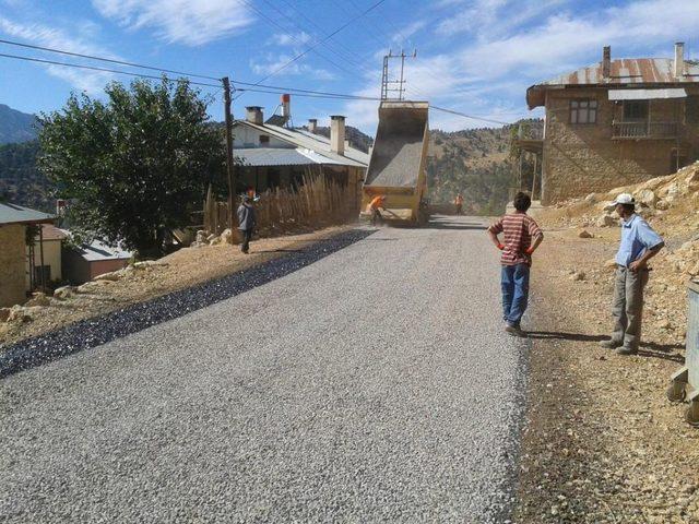 Göktepe Beldesinde Yol Yapım Çalışmaları