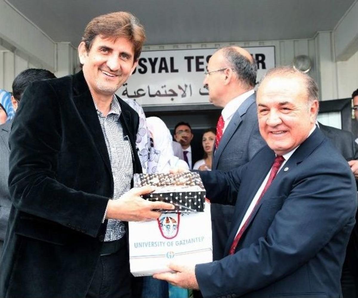 750 Suriyeli Gence &Uuml;niversite Kapısı