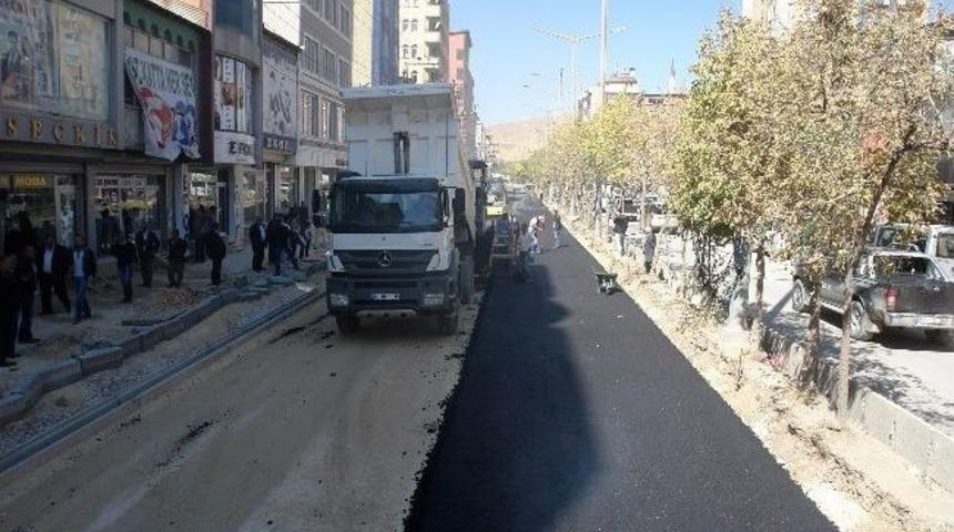 Y&uuml;ksekova&rsquo;da Yol &Ccedil;alışmaları S&uuml;r&uuml;yor
