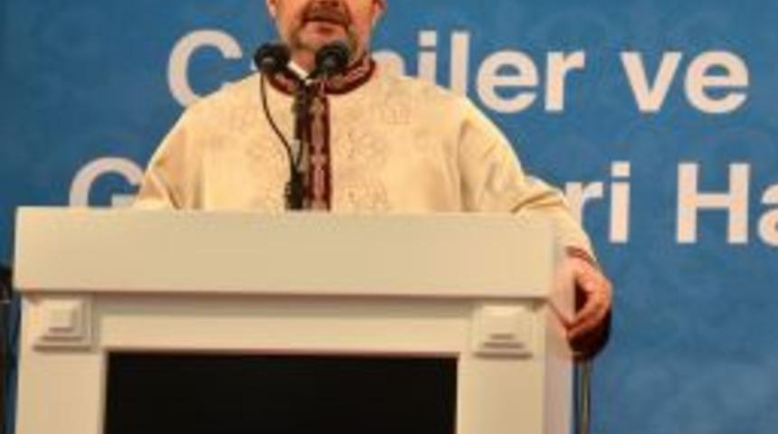 G&ouml;rmez: Cumhuriyet D&ouml;nemi Cami Mimarisinde Kadın Yok Sayıldı