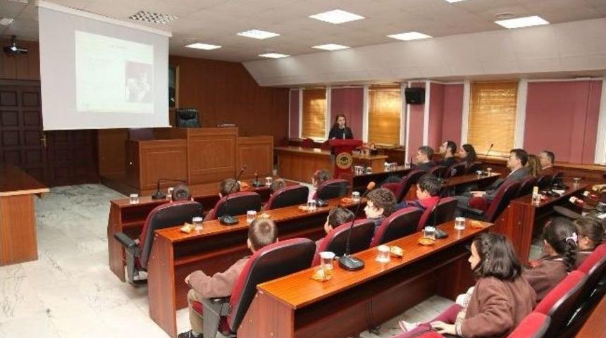 &Ccedil;ocuklara Hayvan Sevgisi Aşılanıyor