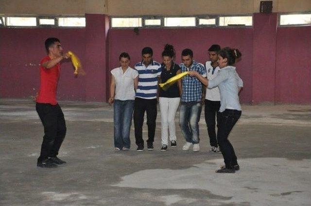 Silopi Anadolu Lisesi Folklor Ekibi Tunus Festivaline Katılıyor