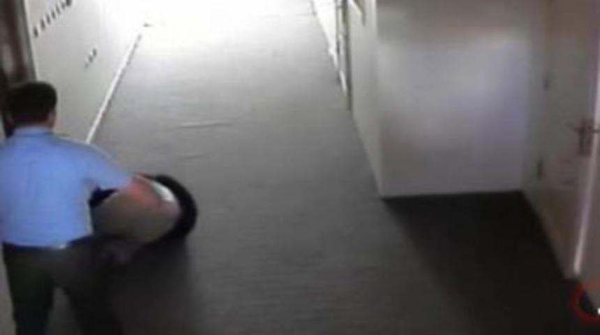 Rehabilitasyon merkezinde zihinsel engelliye dayak