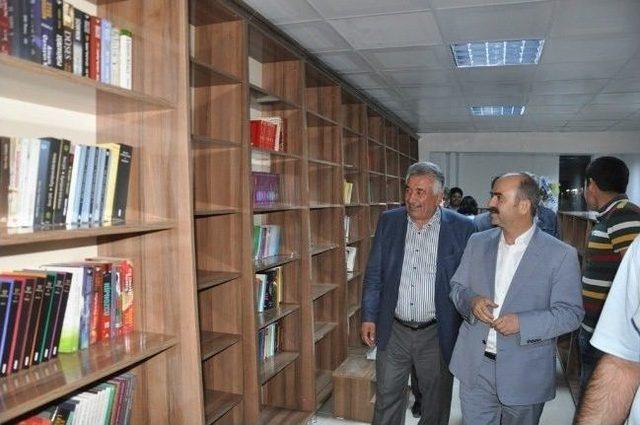 Siirt Valisi Aydın, Celadet Ali Bedirxan Kütüphanesini Ziyaret Etti