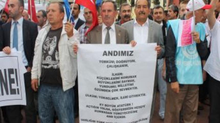 'Andımız' Uygulamasının Kaldırılması Kararına T&uuml;rk Bayraklı Tepki
