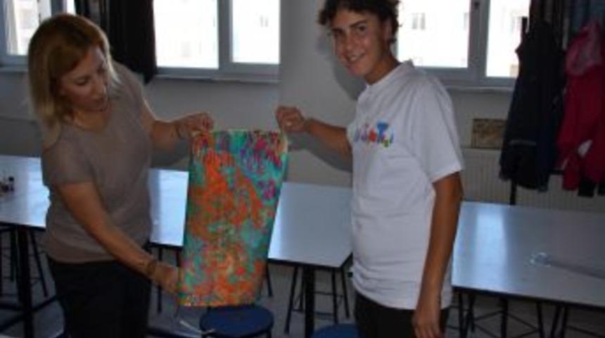 &Ccedil;ocuk &Uuml;niversitesi'nde Engeller Ebru Sanatı Ile Aşılıyor