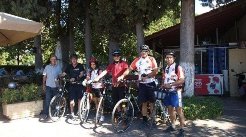 Zirve Sel&ccedil;uk Bisiklet Takımı G&uuml;zel&ccedil;amlı Şenliğinde