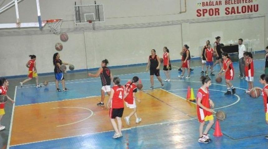 Bağlar Belediyesi&rsquo;nden Milli Takıma 3 Oyuncu Daha G&ouml;nderildi