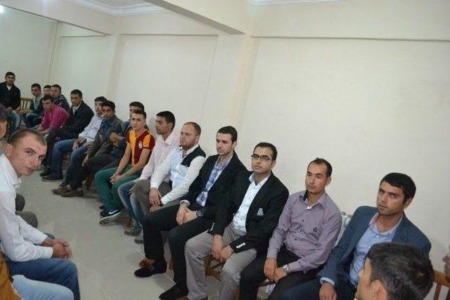 Ak Gen&ccedil;lik Manisa da Kolları Sıvadı 1