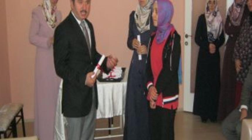 Kız Gen&ccedil;lik Merkezi'nin Yıl Sonu Sertifika T&ouml;reni Yapıldı