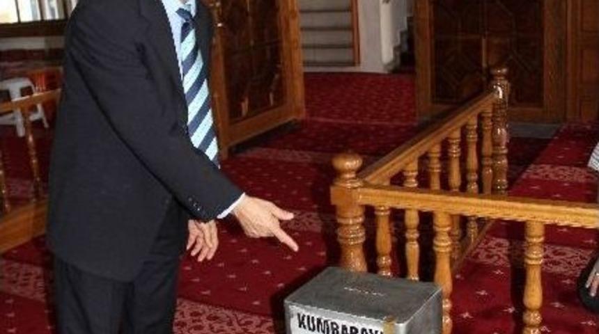 Hırsız, Caminin Yardım Paralarını &Ccedil;aldı