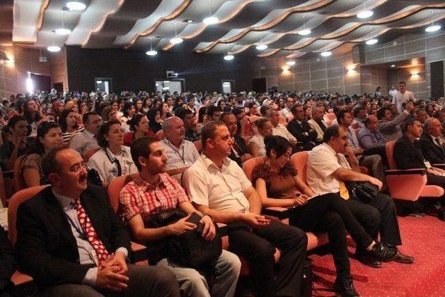 Dü’de Uluslararası “öğretmen Eğitiminde Yeni Yönelimler” Konferansı