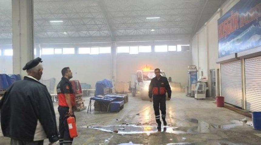 Kapalı Pazarda Yangın Paniği