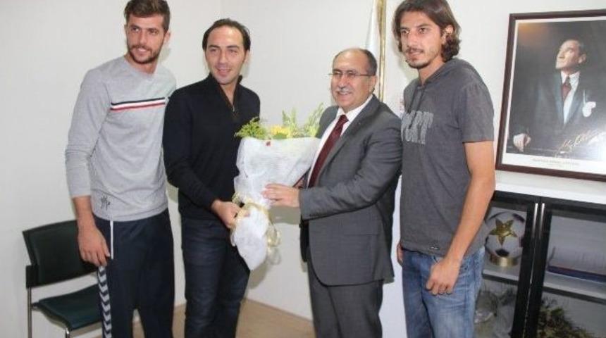 Manisa Valisi Savaş&rsquo;dan Akhisar Belediyespor&rsquo;a Destek