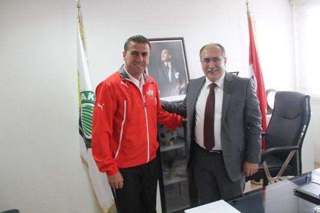 Manisa Valisi Savaş&rsquo;dan Akhisar Belediyespor&rsquo;a Destek 1