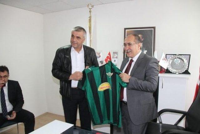 Manisa Valisi Savaş&rsquo;dan Akhisar Belediyespor&rsquo;a Destek 2