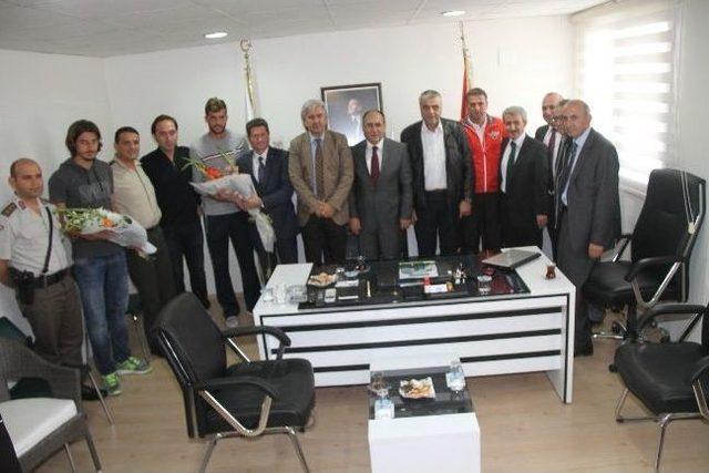 Manisa Valisi Savaş&rsquo;dan Akhisar Belediyespor&rsquo;a Destek 3