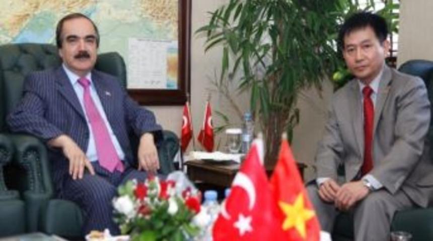 Vietnam B&uuml;y&uuml;kel&ccedil;isi'nden Vali Coş&rsquo;a Ziyaret