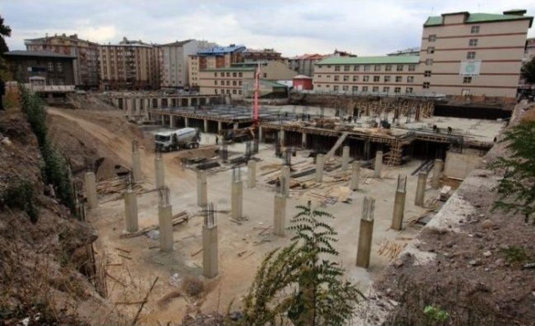 &Ccedil;aykara Caddesinde 490 Ara&ccedil; Kapasiteli &Ccedil;ok Katlı Otopark G&uuml;n Sayıyor