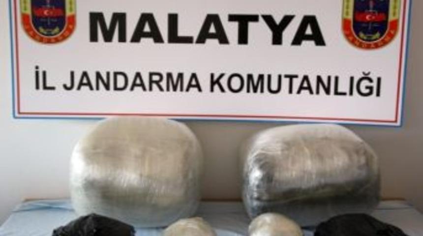 Otob&uuml;s Yolcusu &Uuml;zerinde Esrar Ele Ge&ccedil;irildi