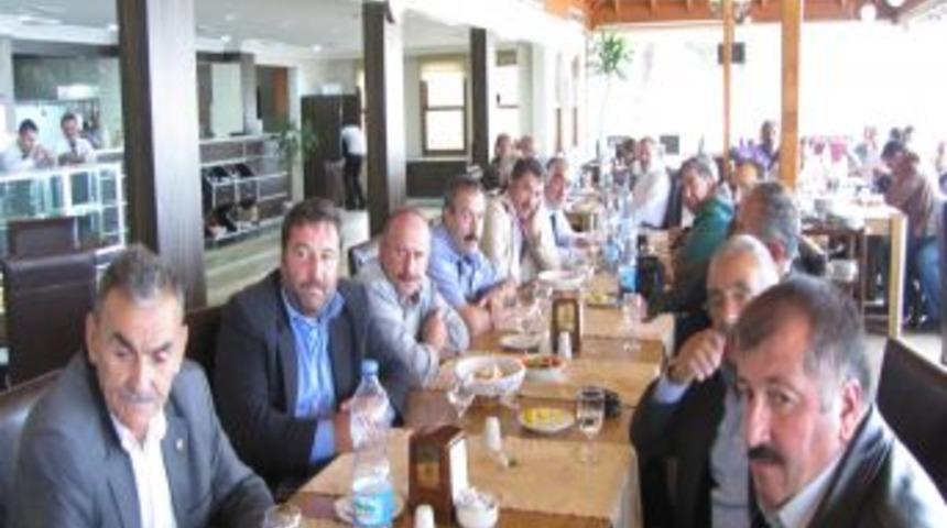 &Ccedil;INAR-DER, K&ouml;y Ve Mahalle Muhtarlarına Yemek Verdi