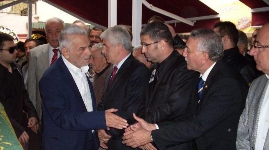 İş Adamı Nejat Banaz&rsquo;ın Eşi G&uuml;lseren Banaz Son Yolculuğuna Uğurlandı