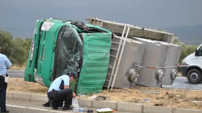 Tire&rsquo;de S&uuml;t Tankeri Devrildi: 1 Yaralı