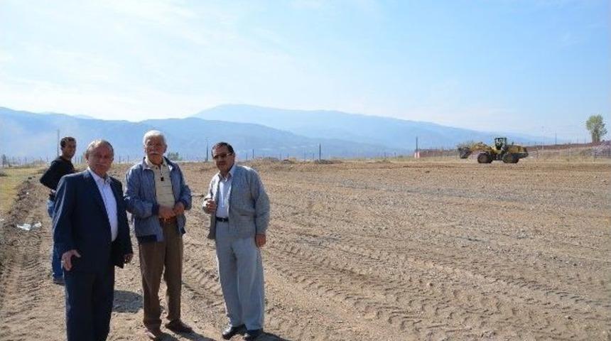 Kargı Stadında Sentetik &Ccedil;im &Ccedil;alışmaları Başladı