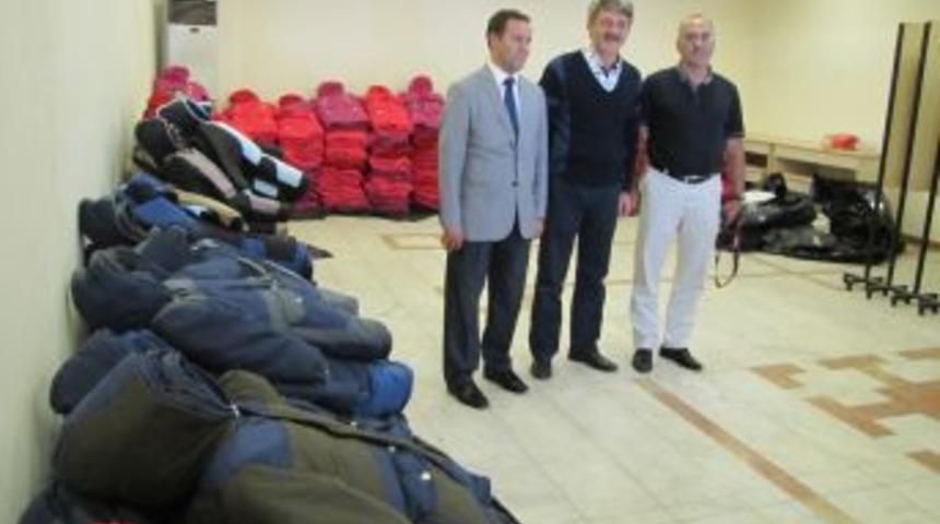 ÜTB’den Öğrencilere Bin Kaban