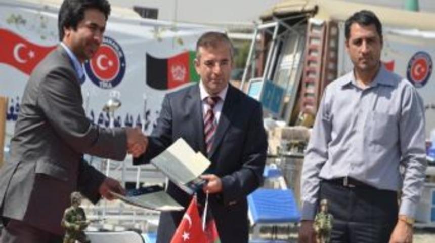 Afganistan'daki 3 Kliniğe Tıbbi Ekipman Ve Malzeme Desteği