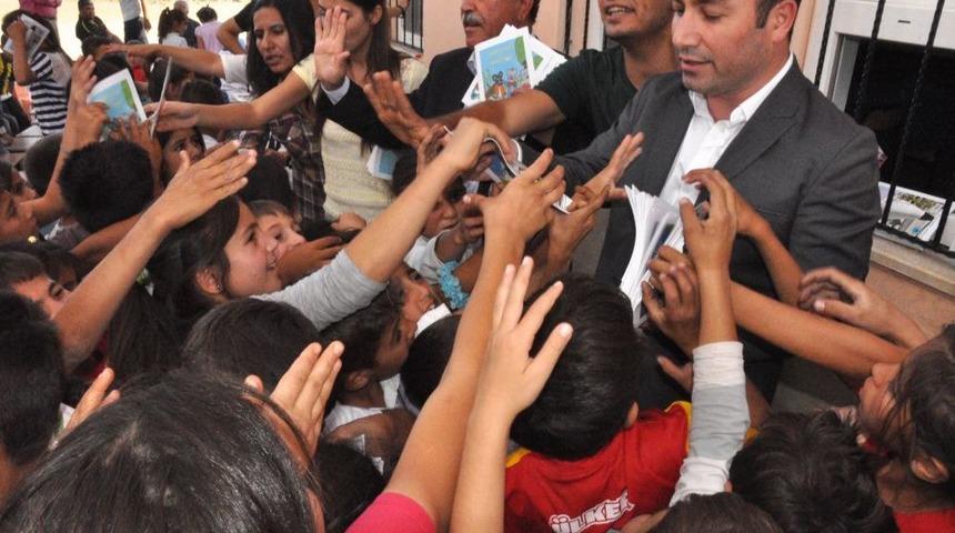 K&ouml;y K&ouml;y Dolaşıp K&uuml;rt&ccedil;e Etkinlik D&uuml;zenliyorlar