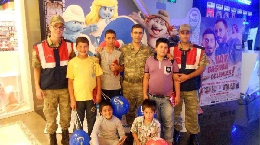 Gaziantep Jandarma&rsquo;dan &Ccedil;ocuklara Sinema Keyfi