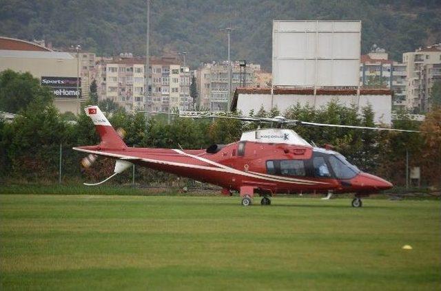 Sahanın Ortasına İnen Helikopter Futbolcuları Şok Etti