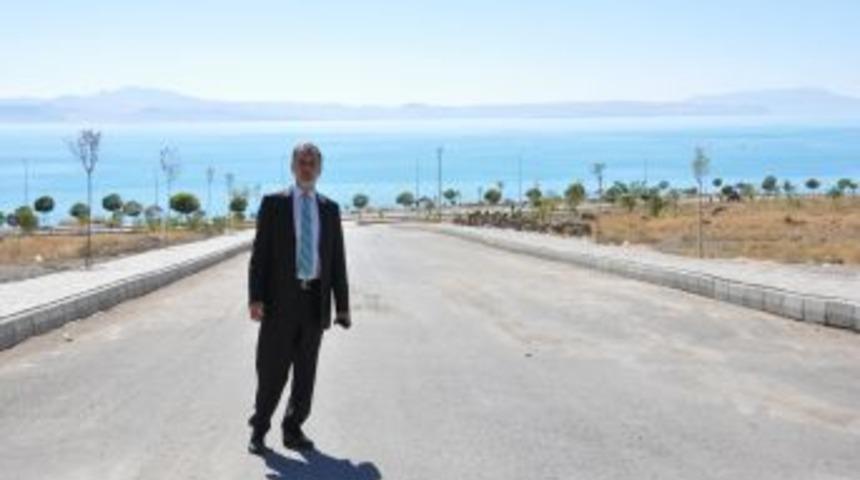 Erciş Belediyesi Depremden Zarar G&ouml;ren Altyapı &Ccedil;alışmalarını Hızlandırdı