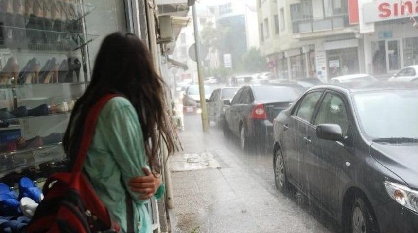 Denizli'de Yağmur Hayatı Olumsuz Etkiledi