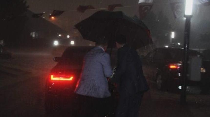 Antalya&rsquo;da G&uuml;nd&uuml;z G&uuml;neş, Gece Yağmur