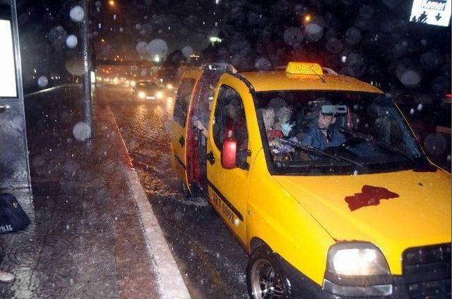 Antalya’da Gündüz Güneş, Gece Yağmur