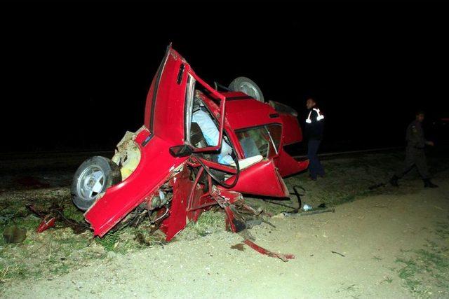 Amasya'da Otomobil Ve Kamyonet Çarpıştı: 2 Ölü, 5 Yaralı