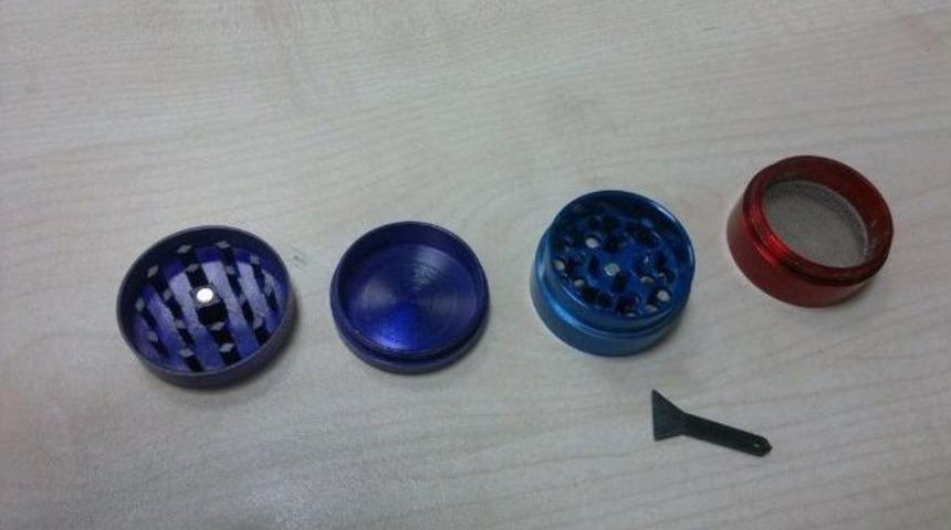 İzmir&rsquo;de Esrarlı Kek Ele Ge&ccedil;irildi