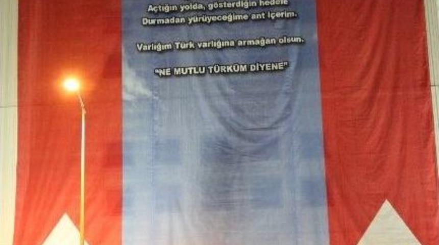 Mhp Genel Merkezi'ne "andımız" Asıldı