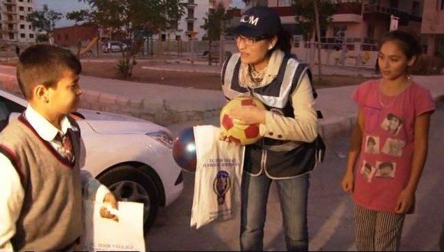 İzmir de Narkotik, Şafak Baskınında Zehir Tacirlerine G&ouml;z A&ccedil;tırmadı 2