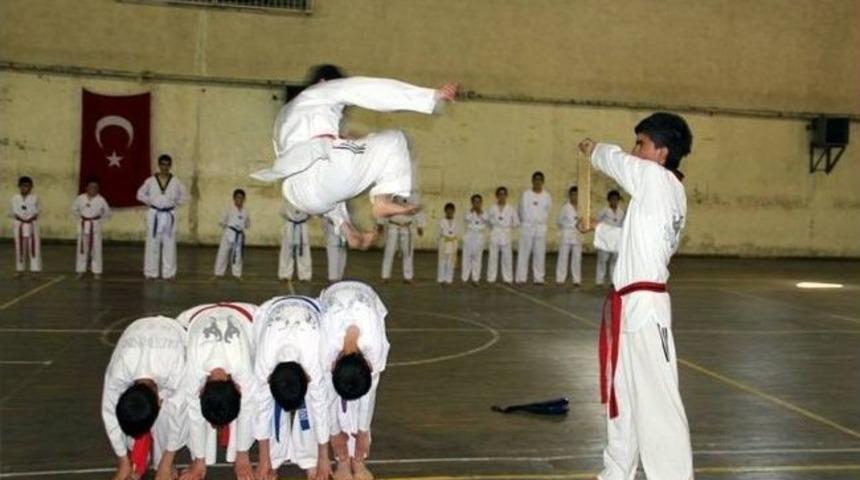 Otlu'da 10 Yıldır &Uuml;cretsiz Taekwondo Kursu