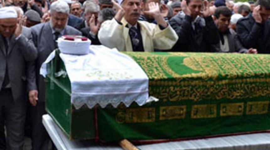 İmam namaz kıldırırken kalbine yenildi