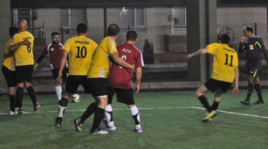 Mamak Belediyesi Basın Futbol Turnuvası Devam Ediyor