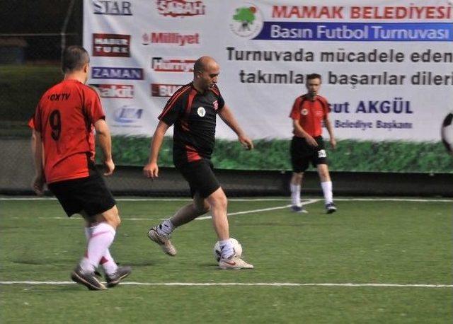 Mamak Belediyesi Basın Futbol Turnuvası Devam Ediyor