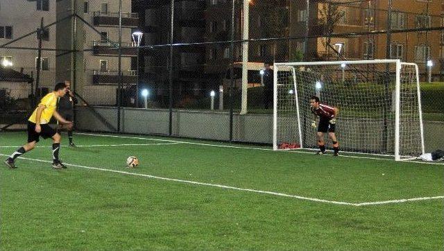 Mamak Belediyesi Basın Futbol Turnuvası Devam Ediyor