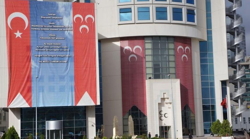 MHP'den 'Andımız'ın Kaldırılmasına Dev Afişli Tepki