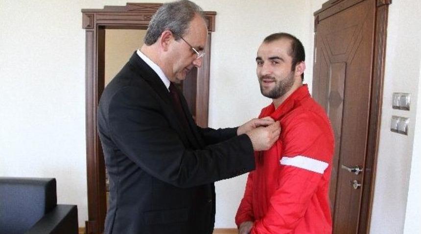 D&uuml;nya &Uuml;&ccedil;&uuml;nc&uuml;s&uuml; Rekt&ouml;r&uuml; Ziyaret Etti