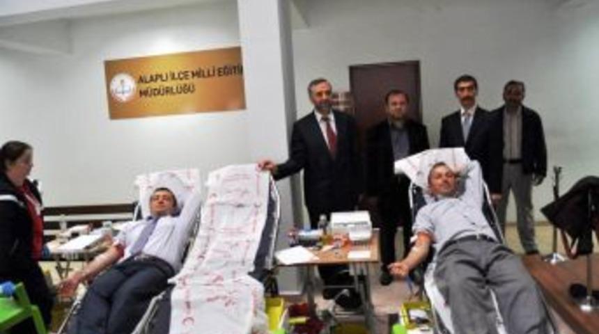 Camiler ve Din G&ouml;revlileri haftası nedeniyle kan bağışı d&uuml;zenlendi