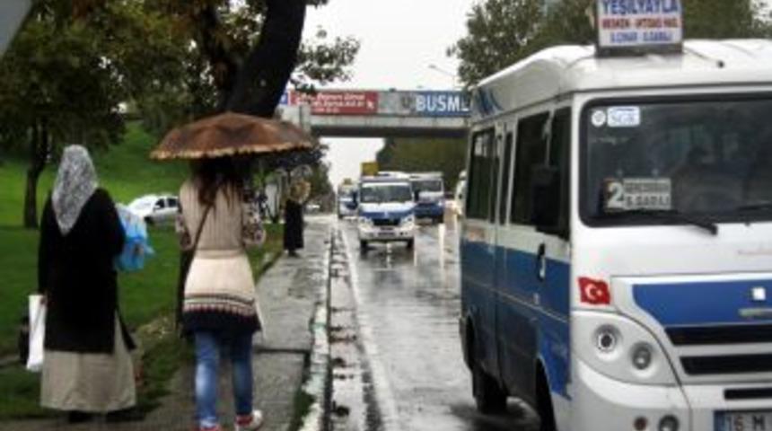 Soğuk Ve Yağışlı Hava Geldi, Kışlıklar Sandıktan Erken &Ccedil;ıktı